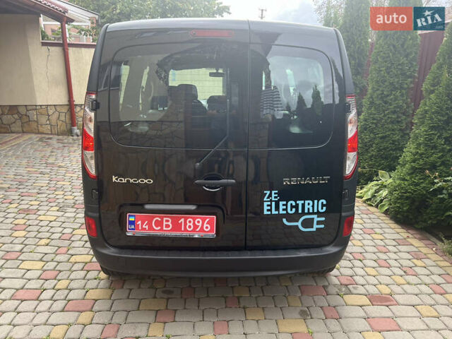 Черный Рено Кенгу, объемом двигателя 0 л и пробегом 29 тыс. км за 14200 $, фото 68 на Automoto.ua