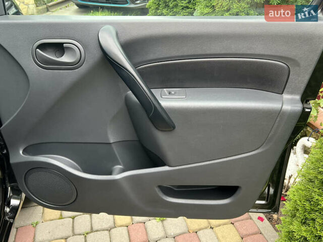 Черный Рено Кенгу, объемом двигателя 0 л и пробегом 29 тыс. км за 14200 $, фото 25 на Automoto.ua