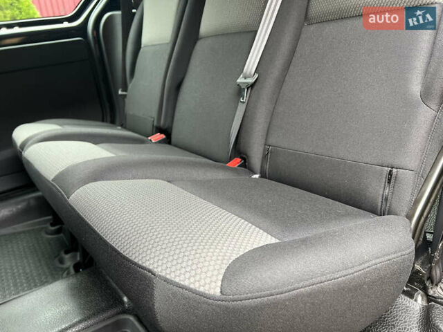 Черный Рено Кенгу, объемом двигателя 0 л и пробегом 29 тыс. км за 14200 $, фото 13 на Automoto.ua