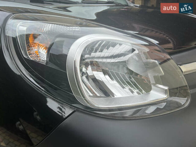 Черный Рено Кенгу, объемом двигателя 0 л и пробегом 29 тыс. км за 14200 $, фото 50 на Automoto.ua