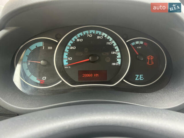 Черный Рено Кенгу, объемом двигателя 0 л и пробегом 29 тыс. км за 14200 $, фото 36 на Automoto.ua