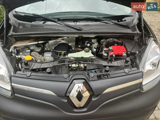 Черный Рено Кенгу, объемом двигателя 0 л и пробегом 29 тыс. км за 14200 $, фото 41 на Automoto.ua