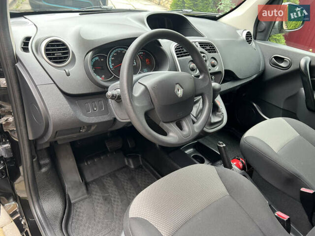 Черный Рено Кенгу, объемом двигателя 0 л и пробегом 29 тыс. км за 14200 $, фото 6 на Automoto.ua