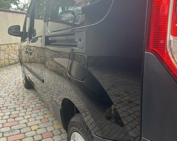 Черный Рено Кенгу, объемом двигателя 0 л и пробегом 29 тыс. км за 14200 $, фото 76 на Automoto.ua