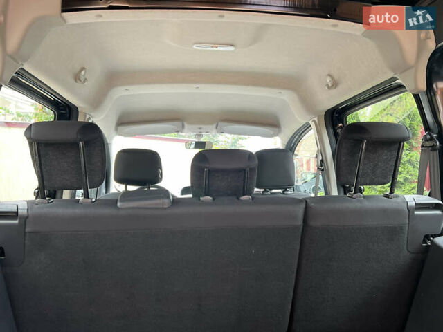 Черный Рено Кенгу, объемом двигателя 0 л и пробегом 29 тыс. км за 14200 $, фото 18 на Automoto.ua