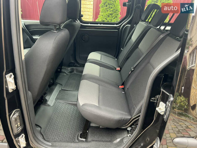 Черный Рено Кенгу, объемом двигателя 0 л и пробегом 29 тыс. км за 14200 $, фото 12 на Automoto.ua