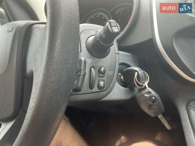Черный Рено Кенгу, объемом двигателя 0 л и пробегом 29 тыс. км за 14200 $, фото 40 на Automoto.ua