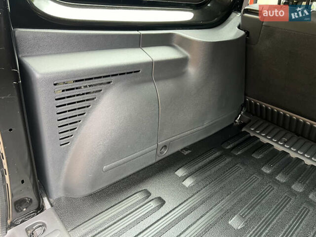 Черный Рено Кенгу, объемом двигателя 0 л и пробегом 29 тыс. км за 14200 $, фото 17 на Automoto.ua