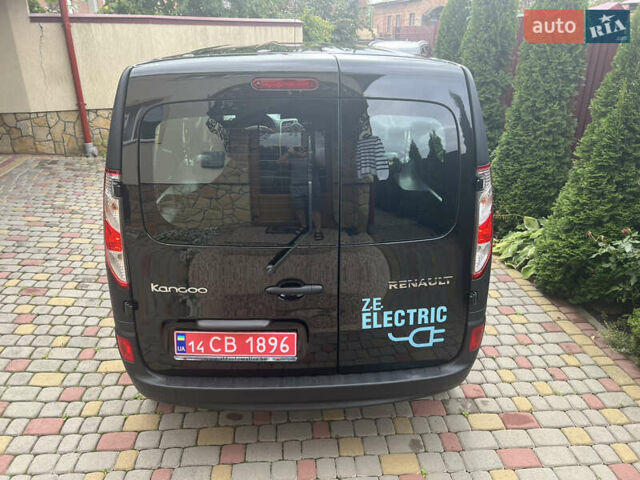 Черный Рено Кенгу, объемом двигателя 0 л и пробегом 29 тыс. км за 14200 $, фото 69 на Automoto.ua