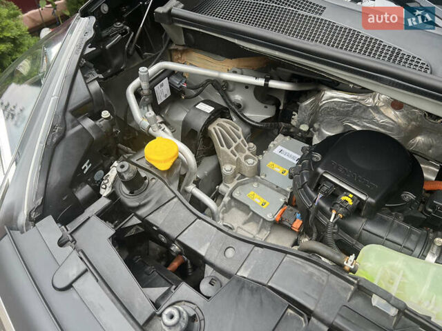 Черный Рено Кенгу, объемом двигателя 0 л и пробегом 29 тыс. км за 14200 $, фото 47 на Automoto.ua