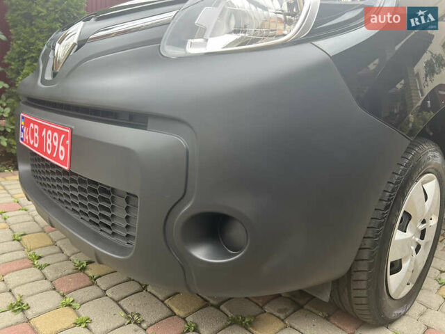 Черный Рено Кенгу, объемом двигателя 0 л и пробегом 29 тыс. км за 14200 $, фото 86 на Automoto.ua