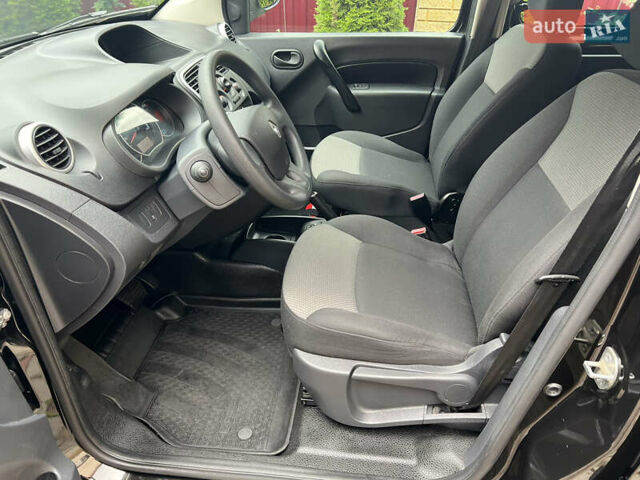 Черный Рено Кенгу, объемом двигателя 0 л и пробегом 29 тыс. км за 14200 $, фото 7 на Automoto.ua