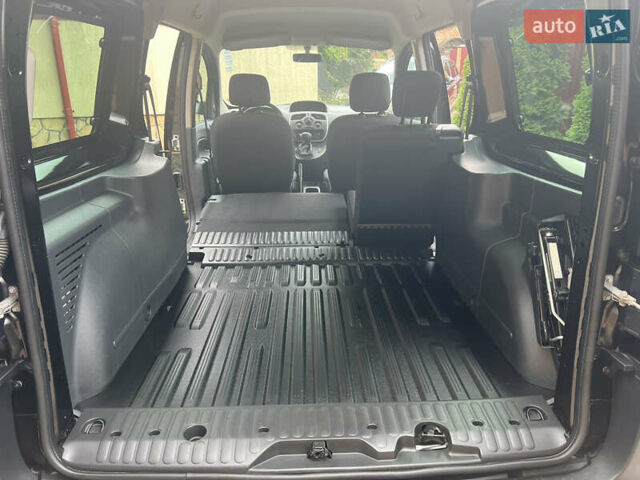 Черный Рено Кенгу, объемом двигателя 0 л и пробегом 29 тыс. км за 14200 $, фото 29 на Automoto.ua