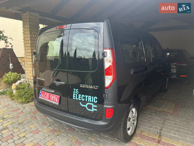 Черный Рено Кенгу, объемом двигателя 0 л и пробегом 29 тыс. км за 14200 $, фото 82 на Automoto.ua