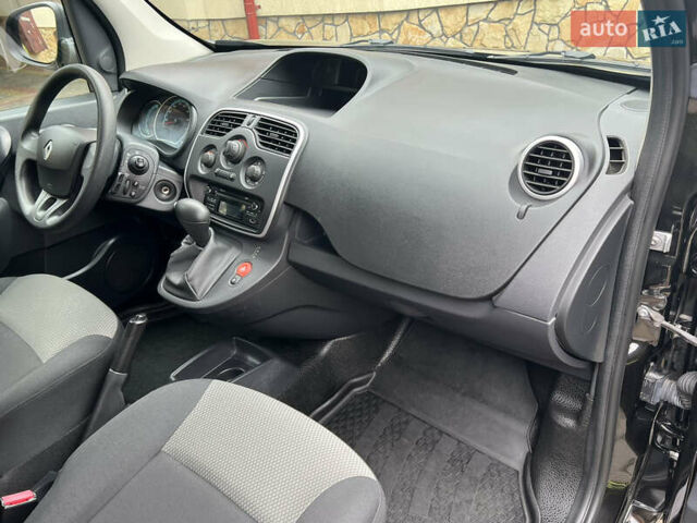 Черный Рено Кенгу, объемом двигателя 0 л и пробегом 29 тыс. км за 14200 $, фото 22 на Automoto.ua