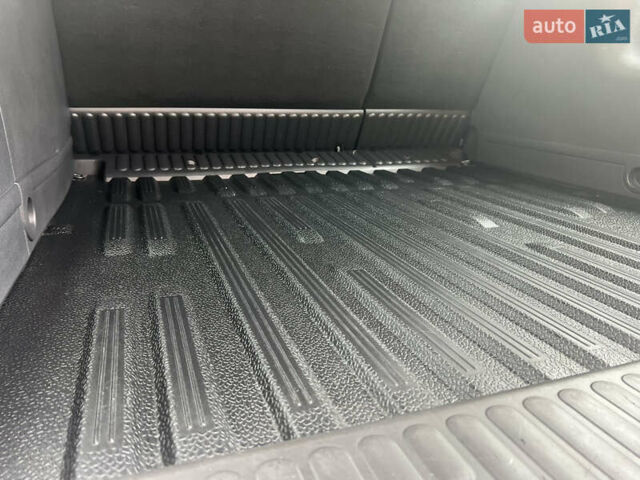 Черный Рено Кенгу, объемом двигателя 0 л и пробегом 29 тыс. км за 14200 $, фото 79 на Automoto.ua