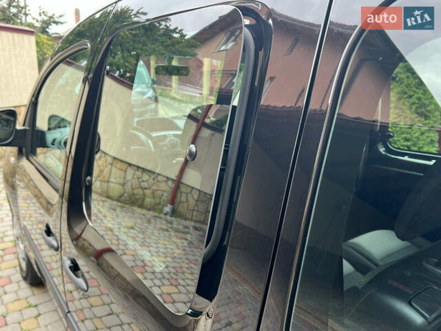 Черный Рено Кенгу, объемом двигателя 0 л и пробегом 29 тыс. км за 14200 $, фото 26 на Automoto.ua