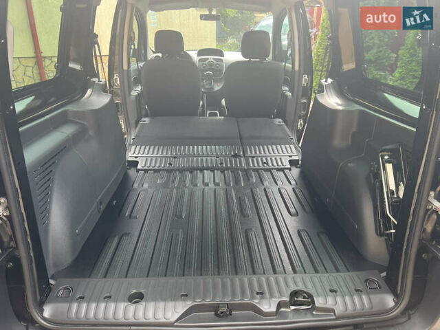 Черный Рено Кенгу, объемом двигателя 0 л и пробегом 29 тыс. км за 14200 $, фото 31 на Automoto.ua