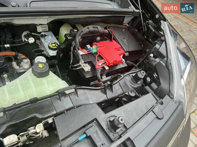 Черный Рено Кенгу, объемом двигателя 0 л и пробегом 29 тыс. км за 14200 $, фото 46 на Automoto.ua