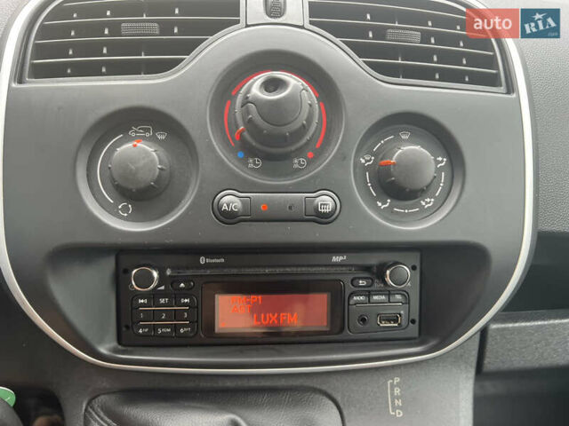 Черный Рено Кенгу, объемом двигателя 0 л и пробегом 29 тыс. км за 14200 $, фото 38 на Automoto.ua