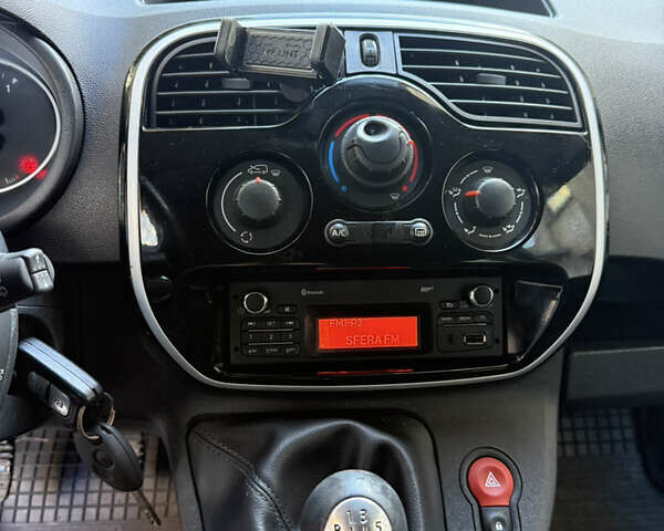 Черный Рено Кенгу, объемом двигателя 1.5 л и пробегом 125 тыс. км за 12700 $, фото 22 на Automoto.ua