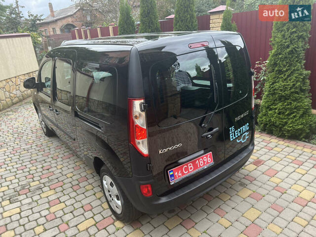 Черный Рено Кенгу, объемом двигателя 0 л и пробегом 29 тыс. км за 14200 $, фото 66 на Automoto.ua