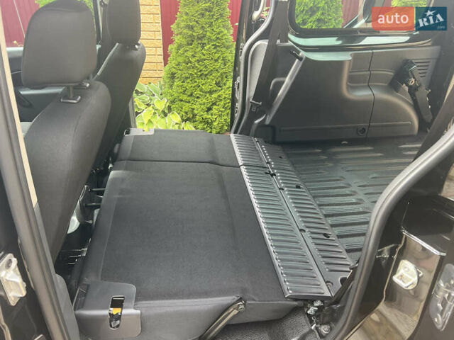 Черный Рено Кенгу, объемом двигателя 0 л и пробегом 29 тыс. км за 14200 $, фото 32 на Automoto.ua