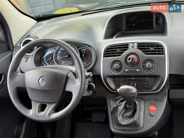 Черный Рено Кенгу, объемом двигателя 0 л и пробегом 75 тыс. км за 14700 $, фото 35 на Automoto.ua