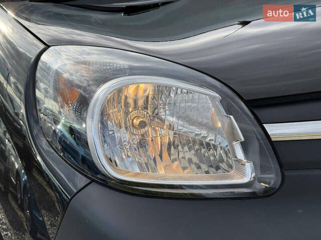 Черный Рено Кенгу, объемом двигателя 0 л и пробегом 75 тыс. км за 14700 $, фото 17 на Automoto.ua