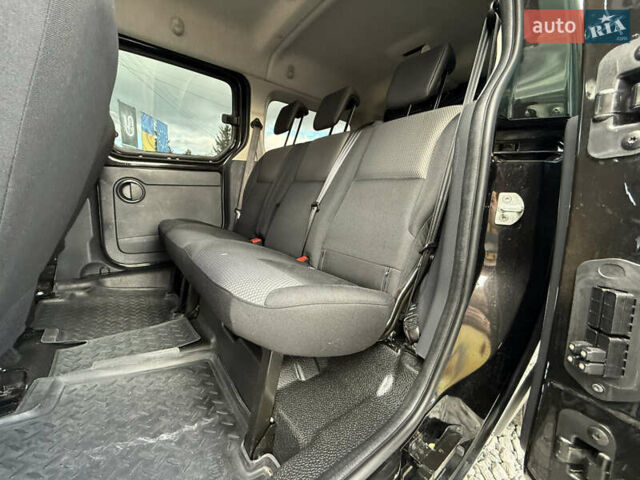 Черный Рено Кенгу, объемом двигателя 0 л и пробегом 75 тыс. км за 15700 $, фото 46 на Automoto.ua