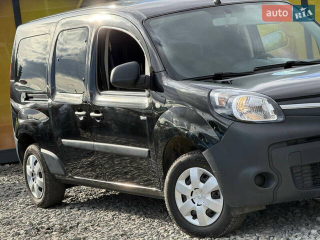 Черный Рено Кенгу, объемом двигателя 0 л и пробегом 75 тыс. км за 14700 $, фото 7 на Automoto.ua