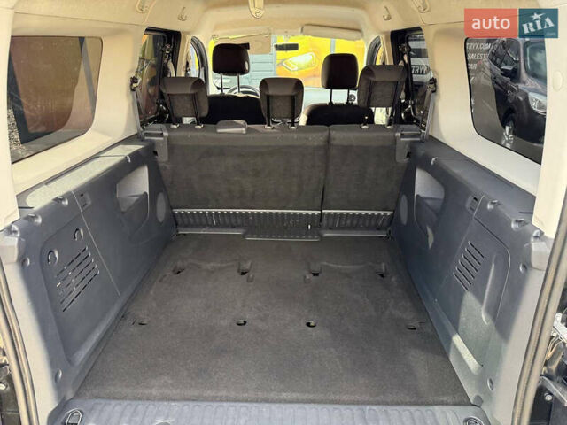 Черный Рено Кенгу, объемом двигателя 0 л и пробегом 75 тыс. км за 14700 $, фото 38 на Automoto.ua