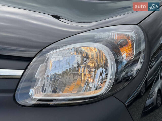 Черный Рено Кенгу, объемом двигателя 0 л и пробегом 75 тыс. км за 14700 $, фото 12 на Automoto.ua