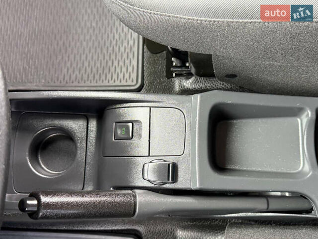 Черный Рено Кенгу, объемом двигателя 0 л и пробегом 75 тыс. км за 14700 $, фото 53 на Automoto.ua