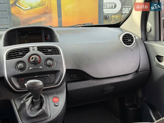 Черный Рено Кенгу, объемом двигателя 0 л и пробегом 75 тыс. км за 14700 $, фото 36 на Automoto.ua