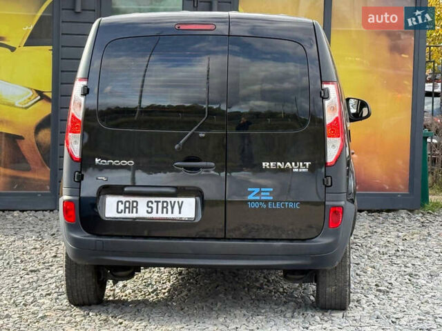 Черный Рено Кенгу, объемом двигателя 0 л и пробегом 75 тыс. км за 14700 $, фото 23 на Automoto.ua