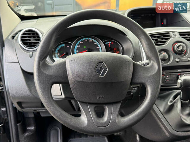 Черный Рено Кенгу, объемом двигателя 0 л и пробегом 75 тыс. км за 14700 $, фото 49 на Automoto.ua