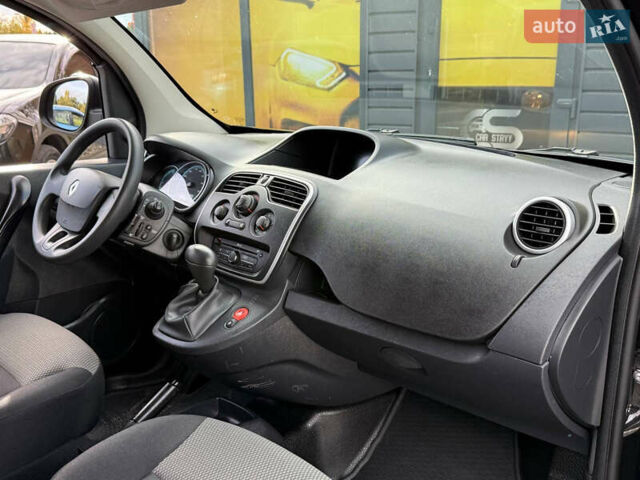 Черный Рено Кенгу, объемом двигателя 0 л и пробегом 75 тыс. км за 14700 $, фото 32 на Automoto.ua