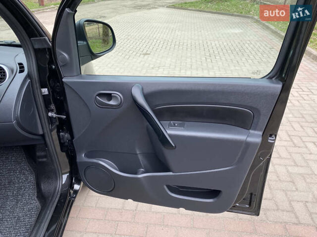 Черный Рено Кенгу, объемом двигателя 1.5 л и пробегом 120 тыс. км за 11000 $, фото 16 на Automoto.ua