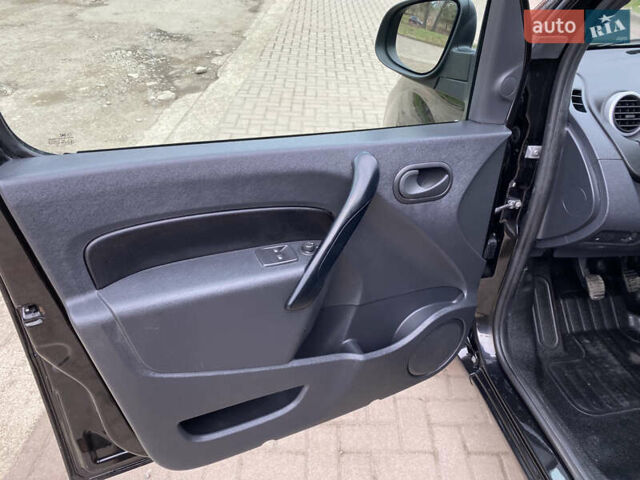 Черный Рено Кенгу, объемом двигателя 1.5 л и пробегом 120 тыс. км за 11000 $, фото 8 на Automoto.ua