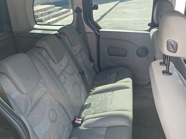 Черный Рено Кенгу, объемом двигателя 1.5 л и пробегом 233 тыс. км за 6700 $, фото 6 на Automoto.ua