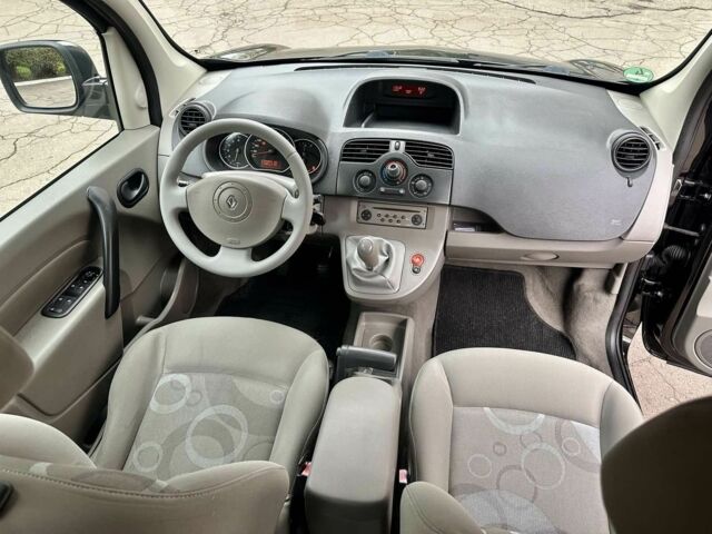 Черный Рено Кенгу, объемом двигателя 0 л и пробегом 165 тыс. км за 7700 $, фото 5 на Automoto.ua