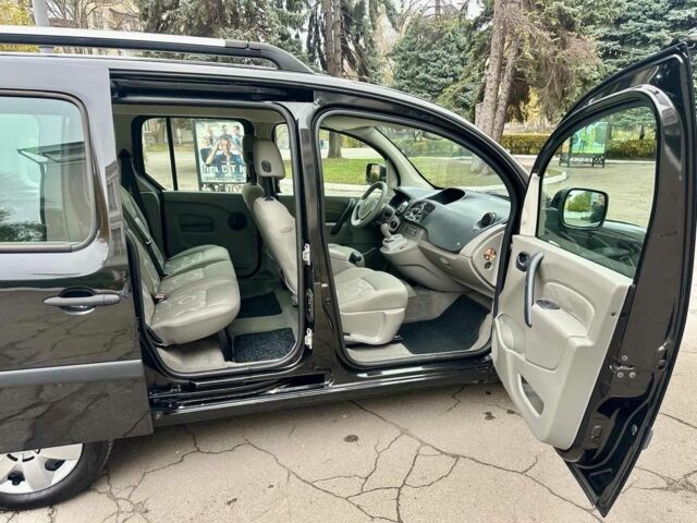 Черный Рено Кенгу, объемом двигателя 0 л и пробегом 165 тыс. км за 7700 $, фото 4 на Automoto.ua