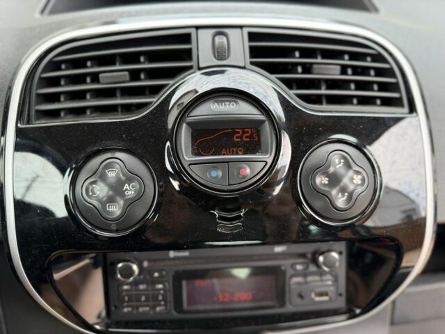 Рено Кенгу 2014 в Луцке на Automoto.ua Черный Рено Кенгу, объемом двигателя 1.5 л и пробегом 215 тыс. км за 10999 $, фото 5 на Automoto.ua