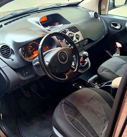 Коричневий Рено Кєнгу, об'ємом двигуна 1.5 л та пробігом 265 тис. км за 9000 $, фото 5 на Automoto.ua