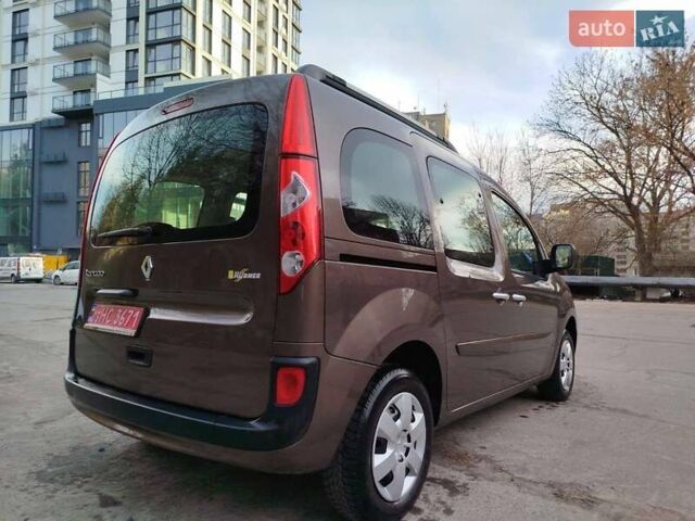 Коричневый Рено Кенгу, объемом двигателя 1.6 л и пробегом 185 тыс. км за 8700 $, фото 2 на Automoto.ua
