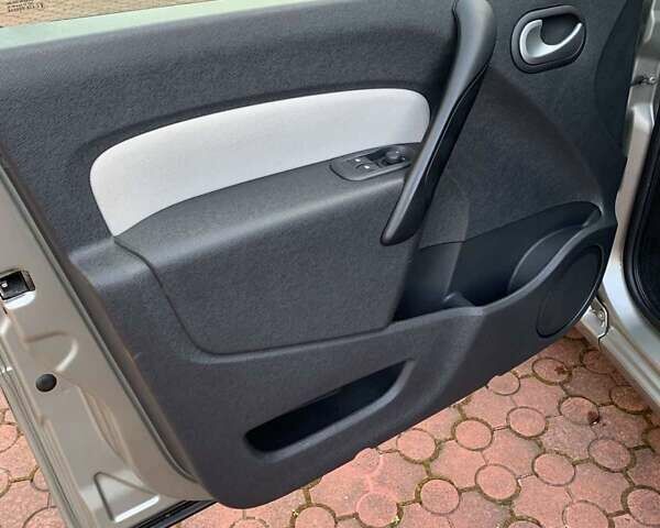 Коричневий Рено Кєнгу, об'ємом двигуна 1.5 л та пробігом 255 тис. км за 8890 $, фото 14 на Automoto.ua