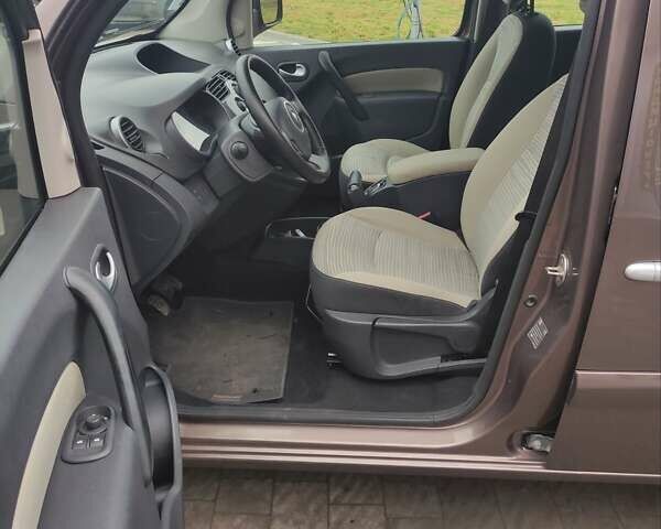 Коричневый Рено Кенгу, объемом двигателя 1.5 л и пробегом 254 тыс. км за 7400 $, фото 8 на Automoto.ua