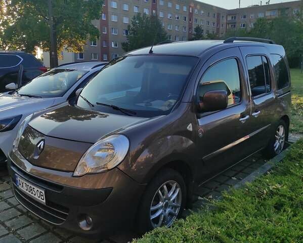 Коричневий Рено Кєнгу, об'ємом двигуна 1.6 л та пробігом 215 тис. км за 8000 $, фото 2 на Automoto.ua