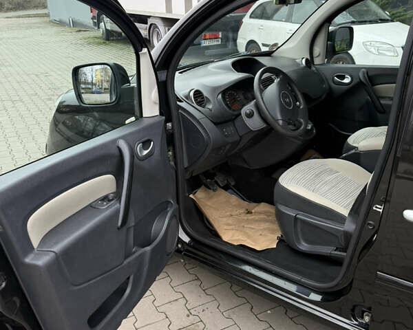 Коричневый Рено Кенгу, объемом двигателя 1.6 л и пробегом 188 тыс. км за 7900 $, фото 36 на Automoto.ua